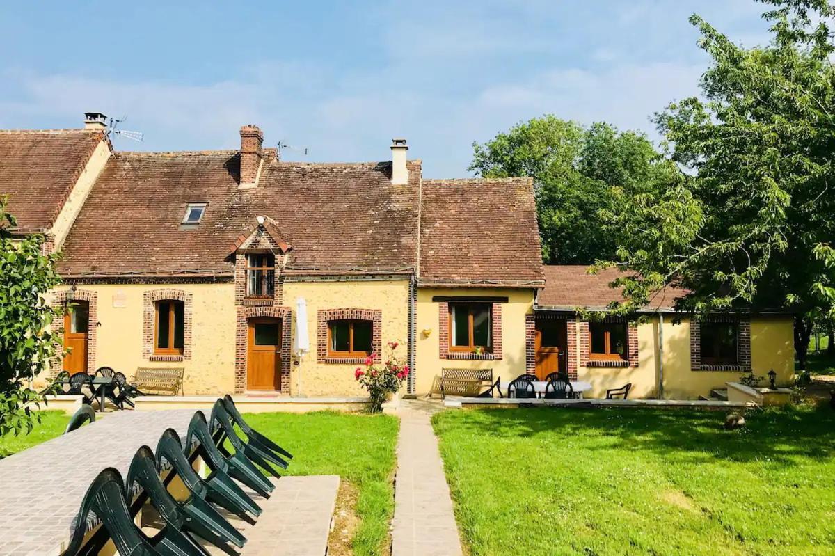 Les Gites De La Maison Lierue Thiron-Gardais Exteriör bild