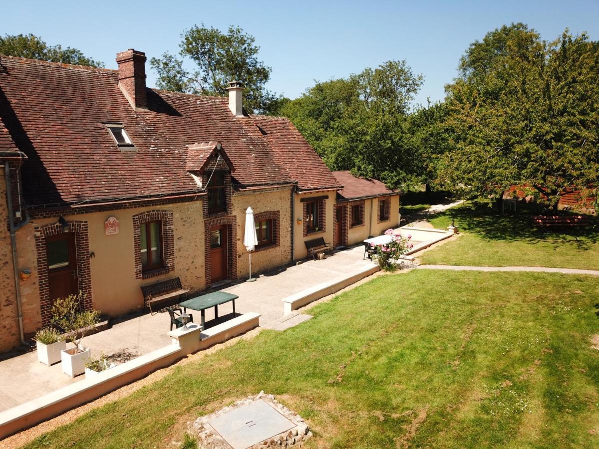 Les Gites De La Maison Lierue Thiron-Gardais Exteriör bild